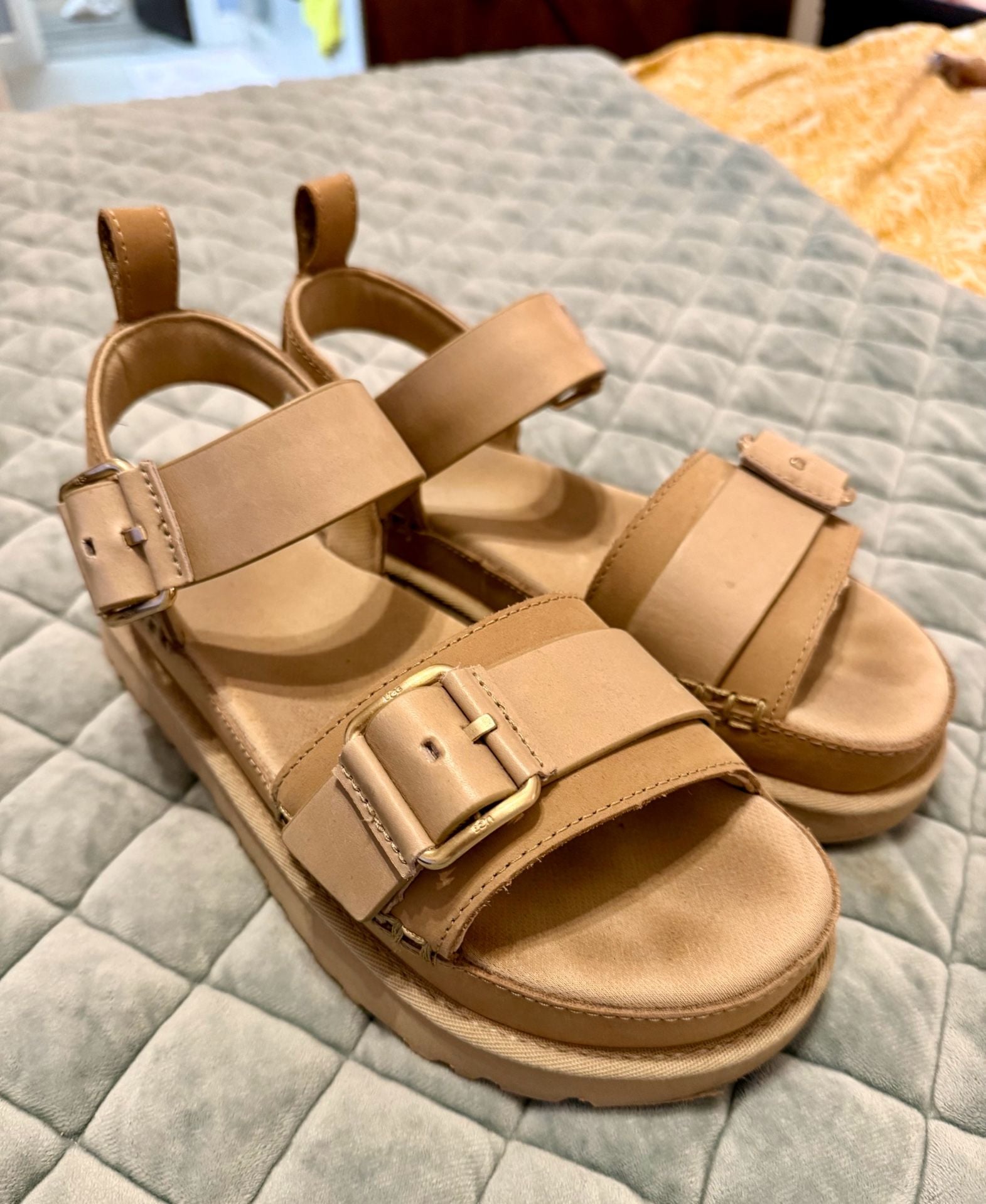 UGG Goldenstar Villa Platform Sandal, 8.5 3