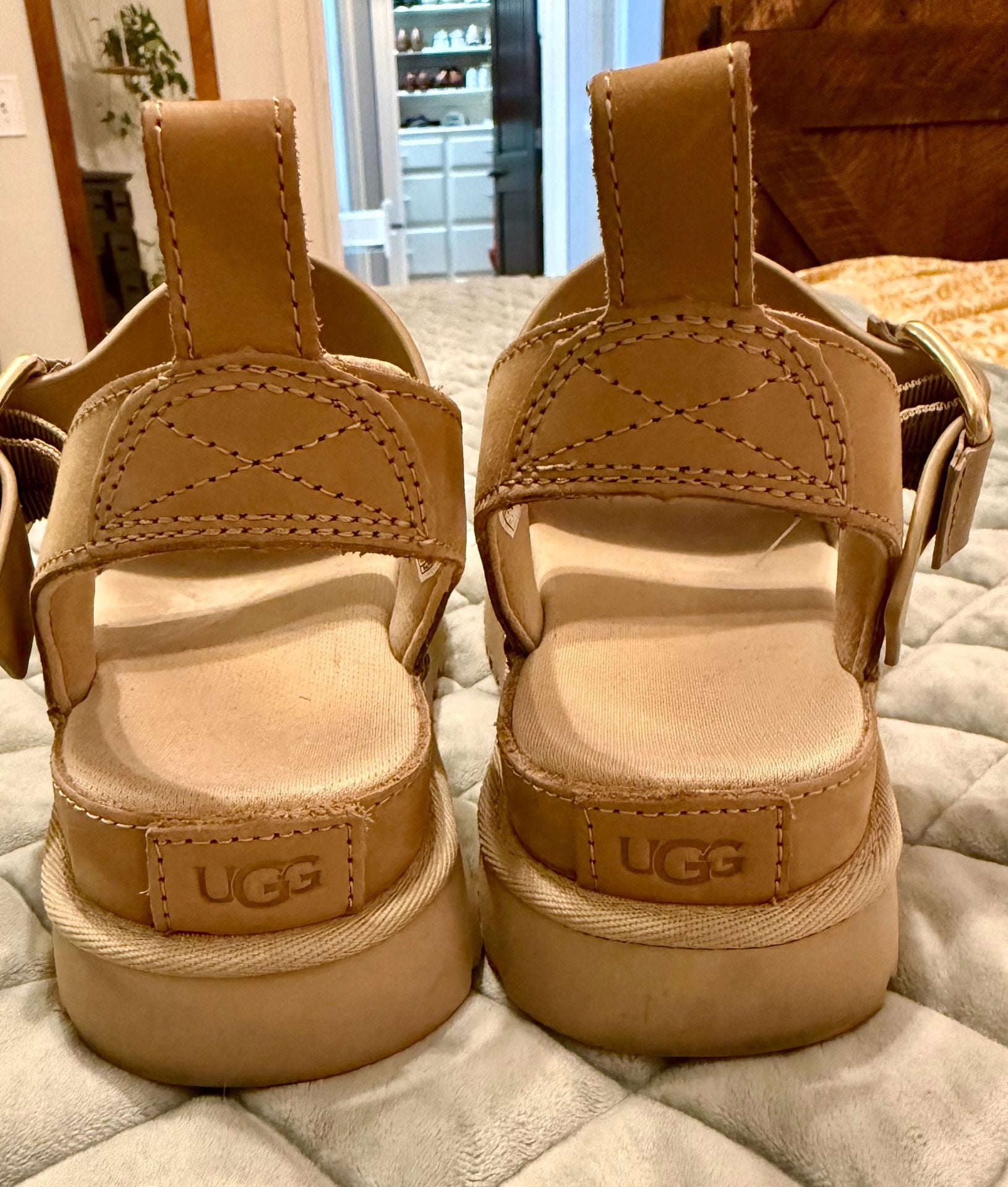 UGG Goldenstar Villa Platform Sandal, 8.5 5