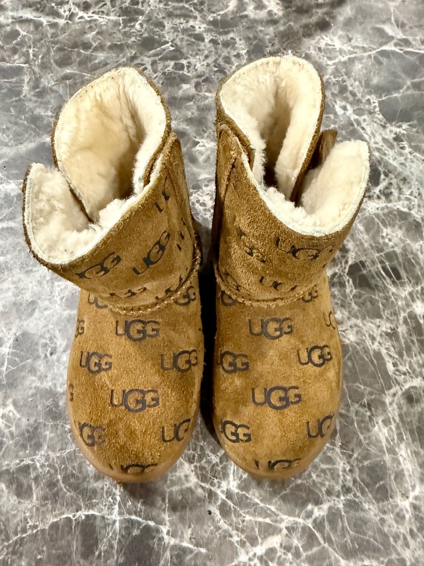 UGG Keelan Toddler Girls Classic Suede Monogram Logo Boots 1
