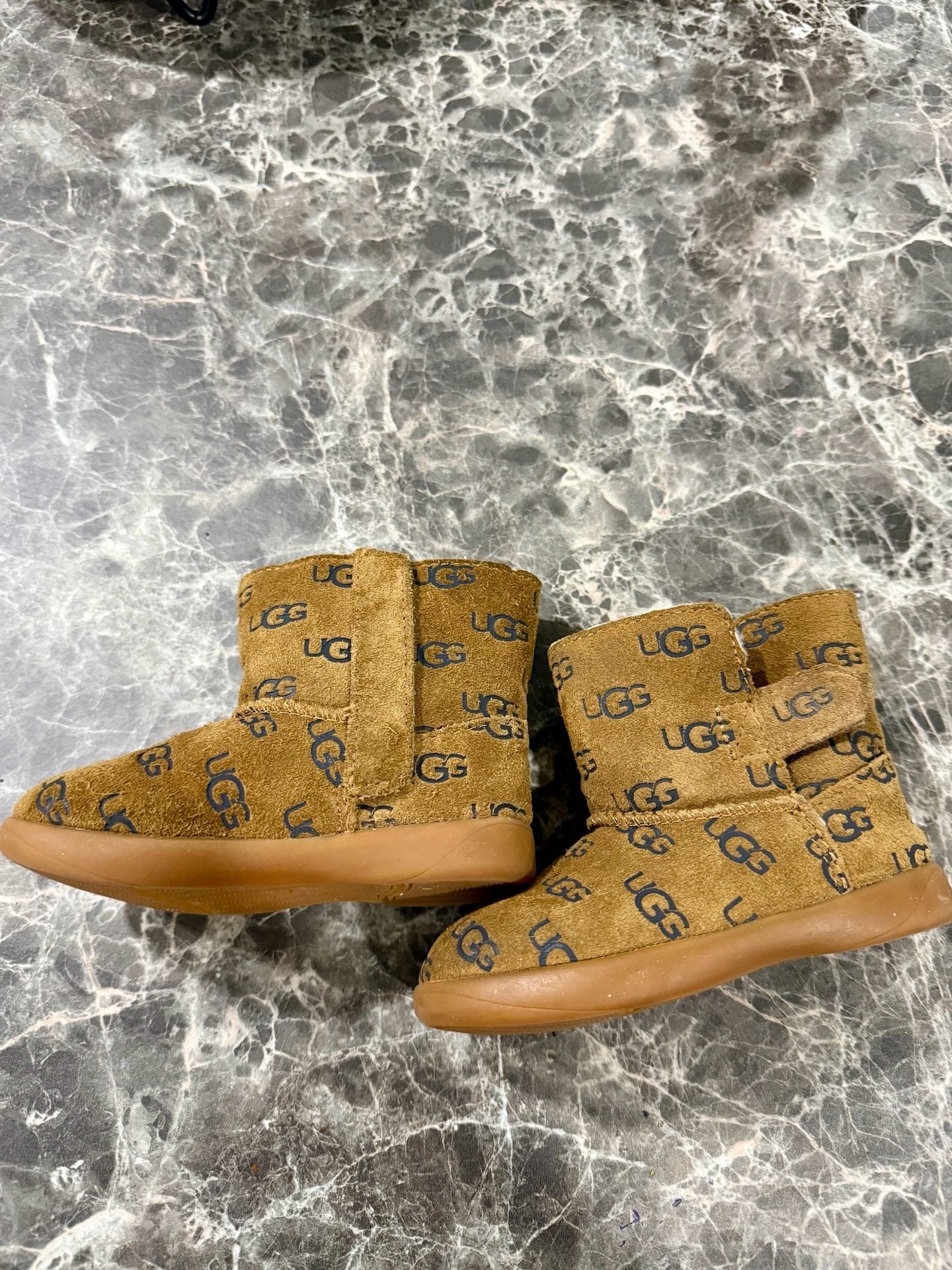UGG Keelan Toddler Girls Classic Suede Monogram Logo Boots 2