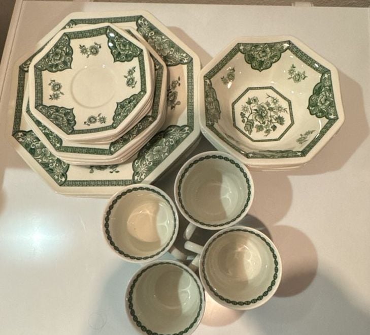 J&G Meakin Royal Staffordshire Old Pekin Ironstone Dinnerware Set 1