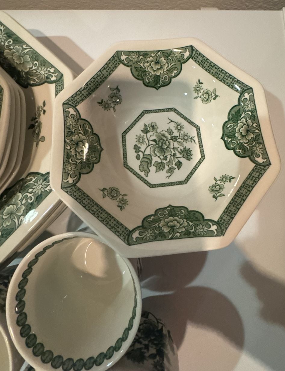 J&G Meakin Royal Staffordshire Old Pekin Ironstone Dinnerware Set 2