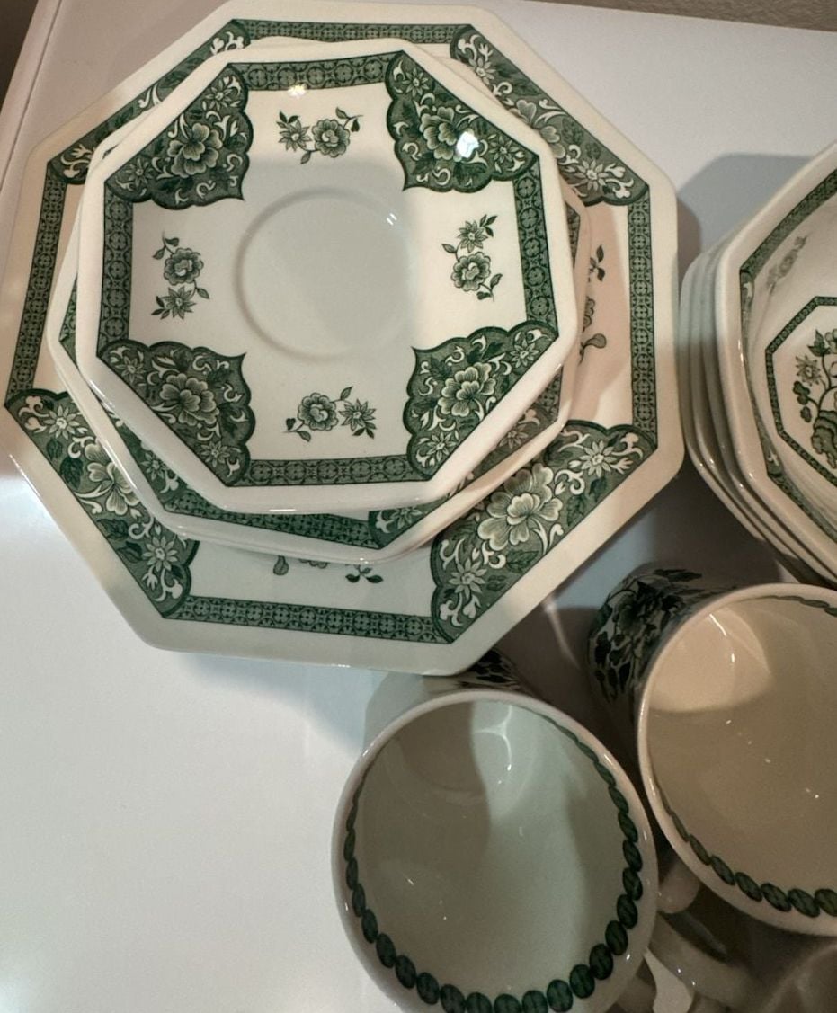 J&G Meakin Royal Staffordshire Old Pekin Ironstone Dinnerware Set 3