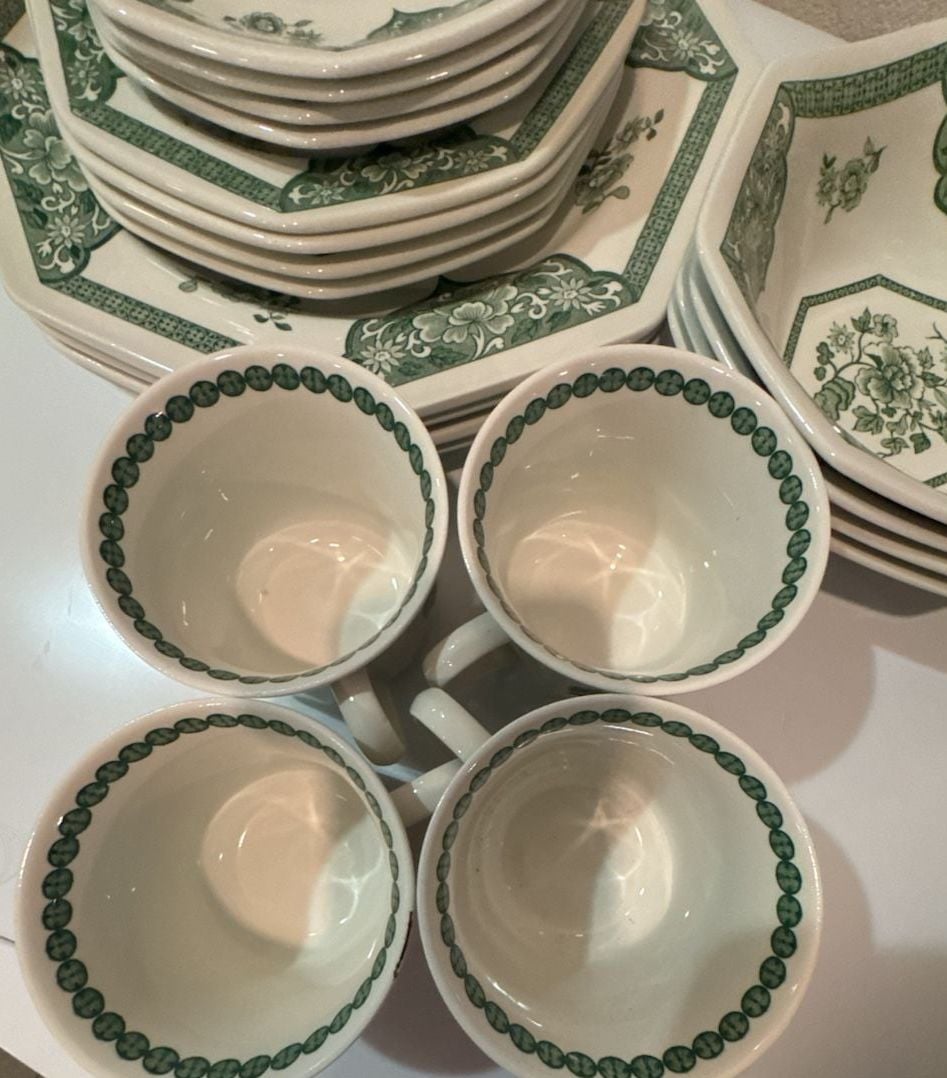 J&G Meakin Royal Staffordshire Old Pekin Ironstone Dinnerware Set 4