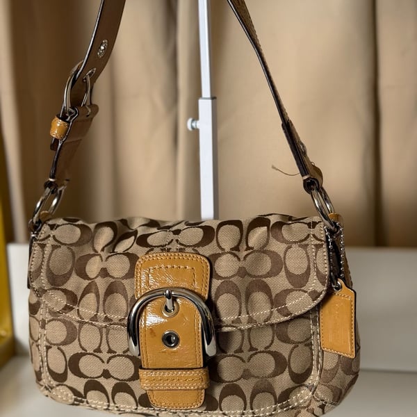 Coach Signature Soho Buckle Flap Shoulder Bag F15668