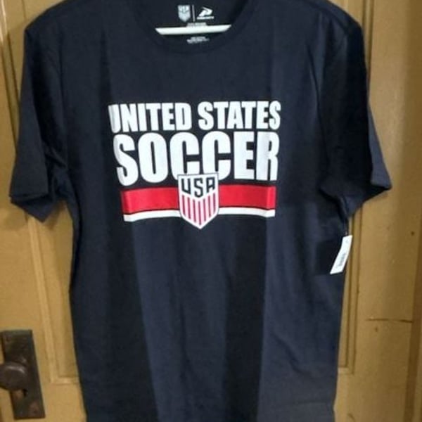 Icon Sports US Soccer Federation USMNT Logo Graphic T-Shirt, size large