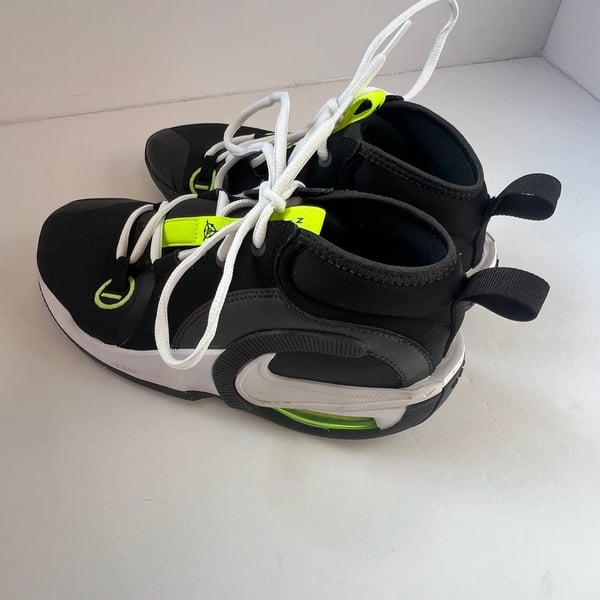 Nike Air Zoom Crossover 2 Basketball Shoes – Youth 6Y – Black Volt
