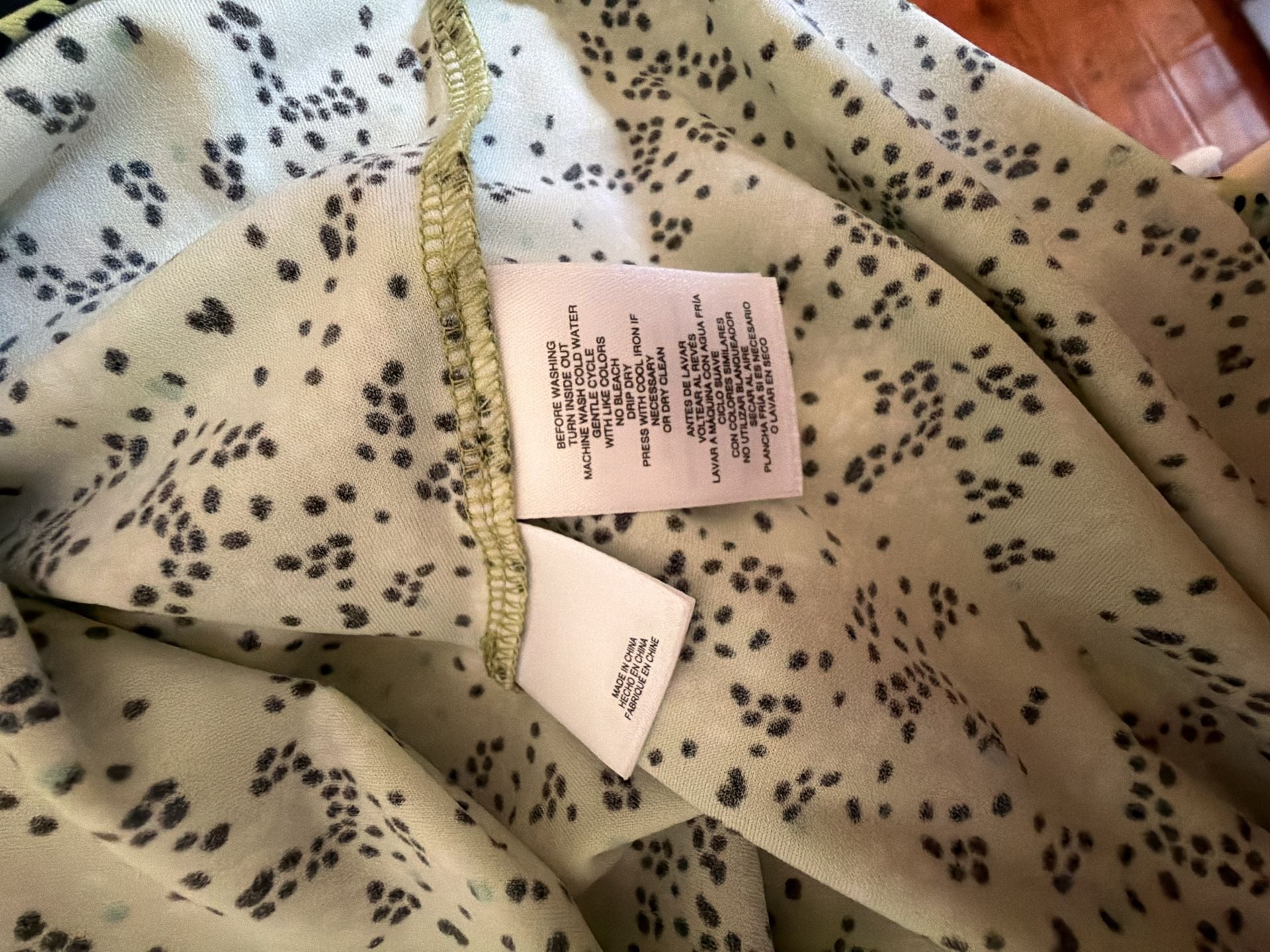 Anne Klein Women's Light Green Printed Flutter Sleeve Blouse with Gold Buttons 4
