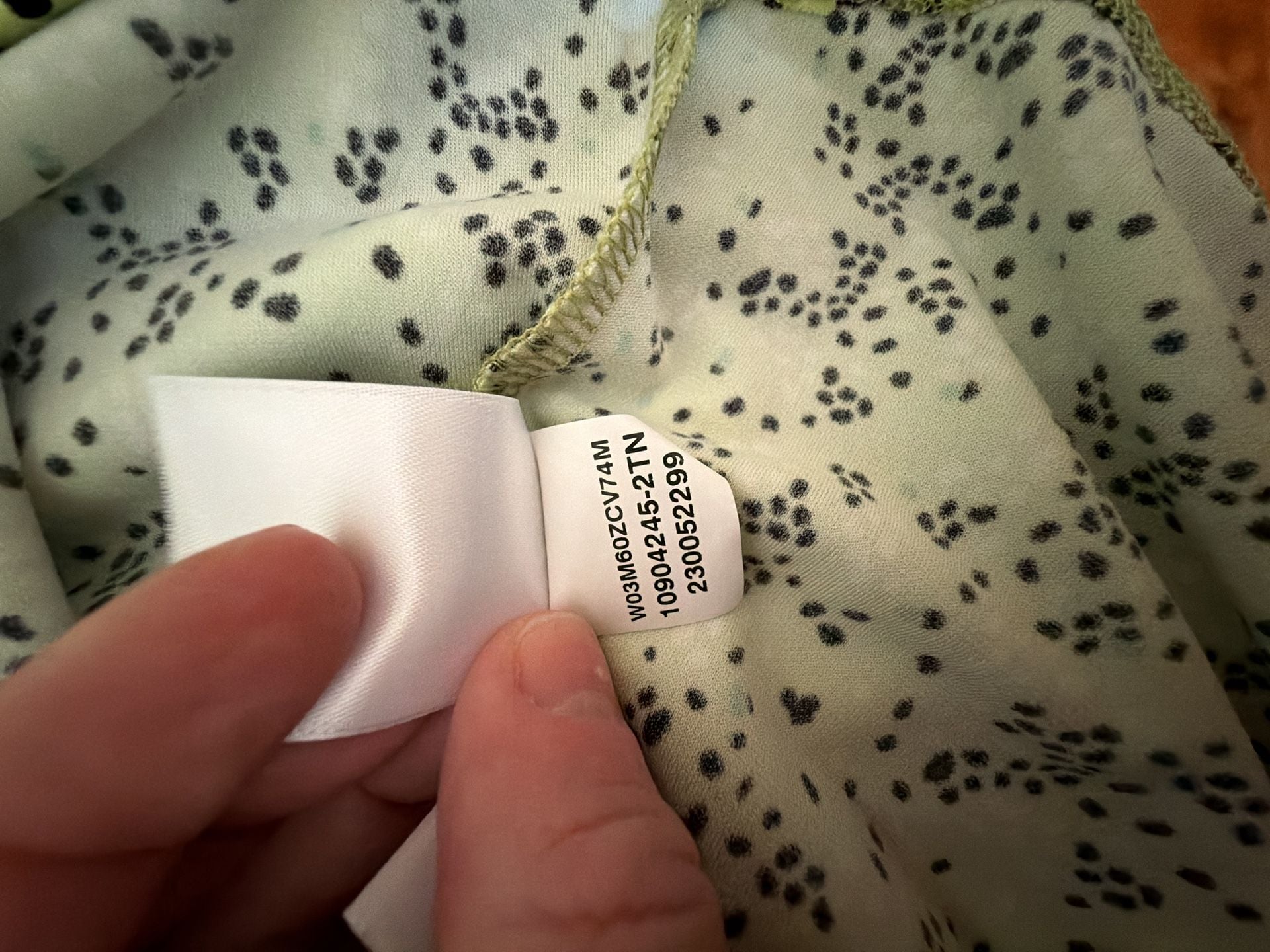 Anne Klein Women's Light Green Printed Flutter Sleeve Blouse with Gold Buttons 5