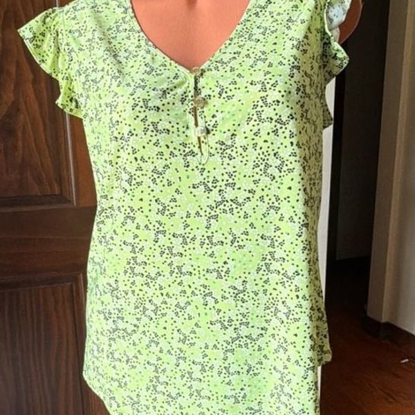 Anne Klein Women's Light Green Printed Flutter Sleeve Blouse with Gold Buttons