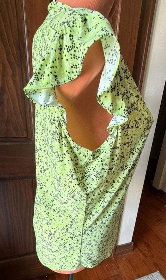 Anne Klein Women's Light Green Printed Flutter Sleeve Blouse with Gold Buttons 9