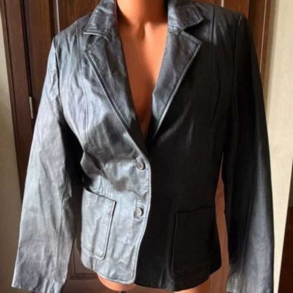 Uniform John Paul Richard Women's Genuine Leather Two-Button Blazer Jacket