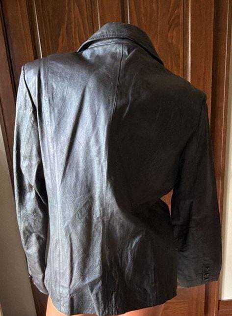 Uniform John Paul Richard Women's Genuine Leather Two-Button Blazer Jacket 6