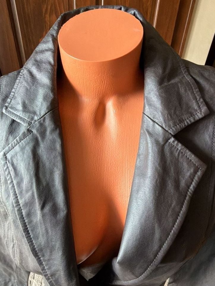 Uniform John Paul Richard Women's Genuine Leather Two-Button Blazer Jacket 11