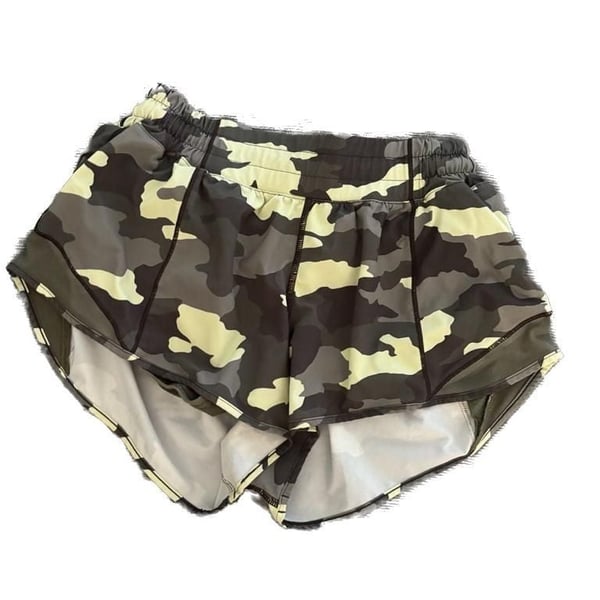Lululemon Hotty Hot Low-Rise Short 2.5" Heritage 365 Camo 