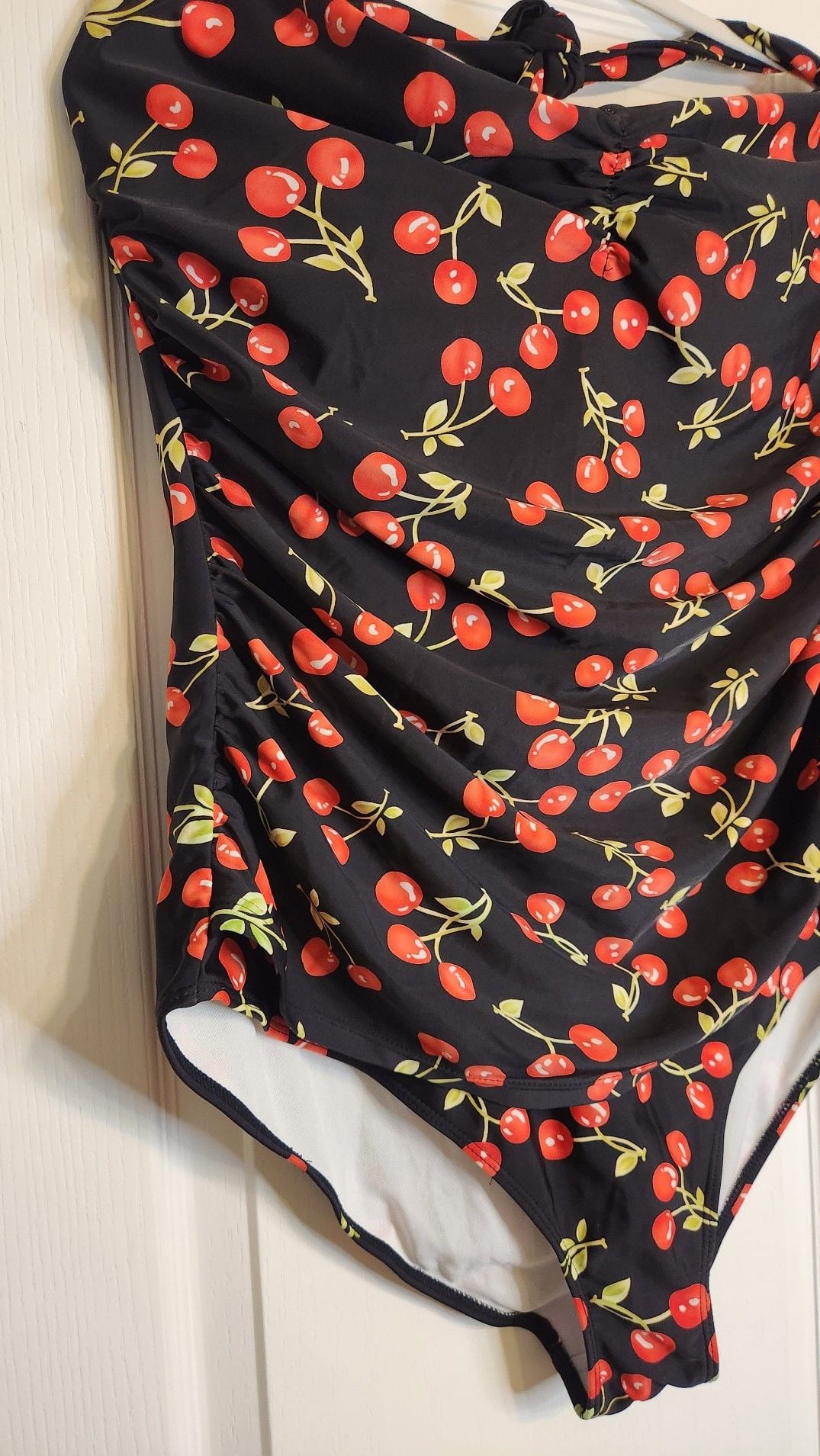 Retro Cherry Print Ruched Halter One-Piece Swimsuit 2