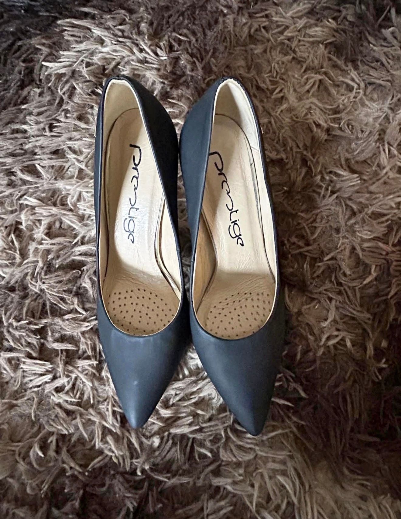Prestige Women's Black Pointed-Toe Kitten Heel Pumps 1