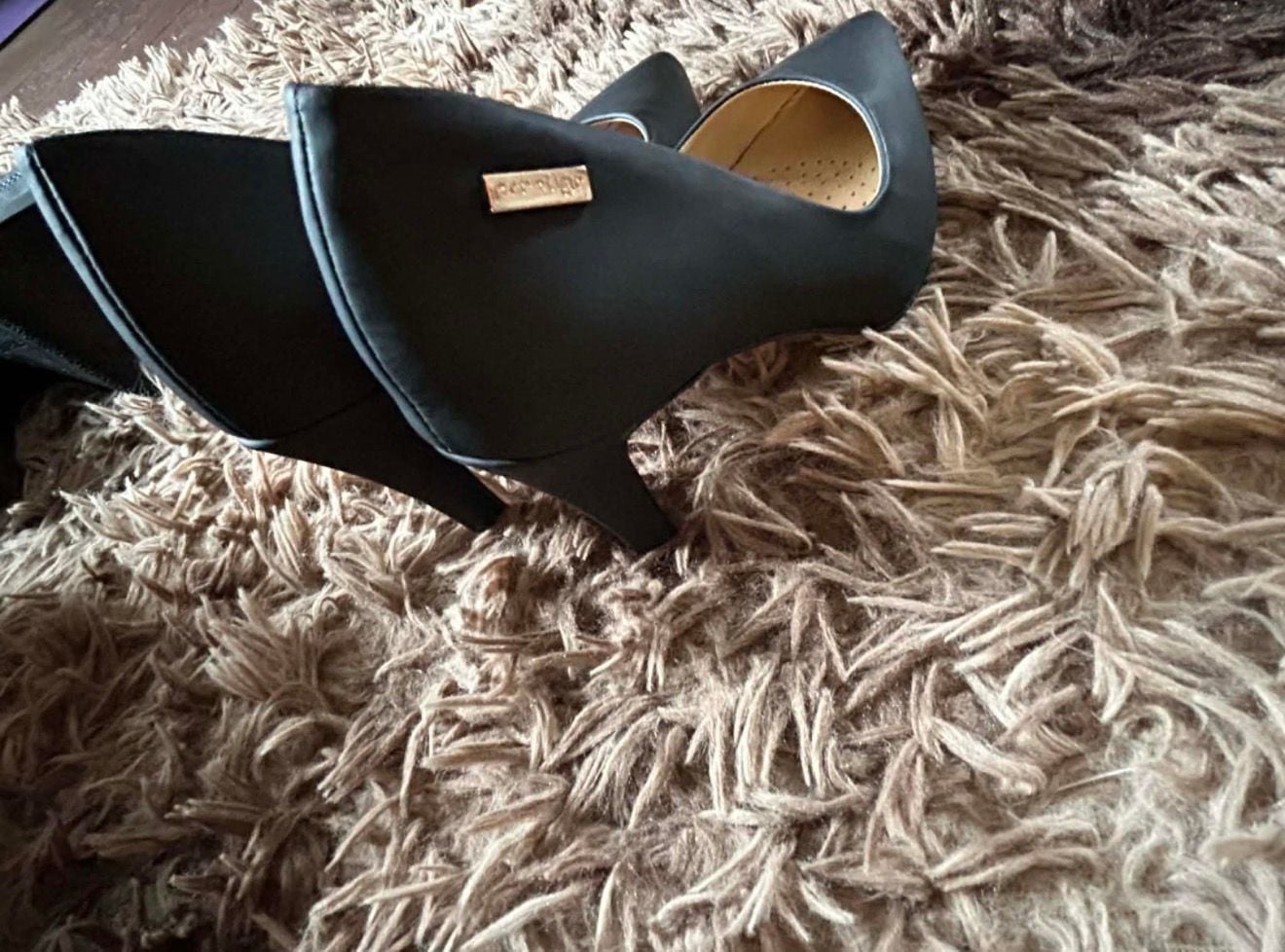 Prestige Women's Black Pointed-Toe Kitten Heel Pumps 2