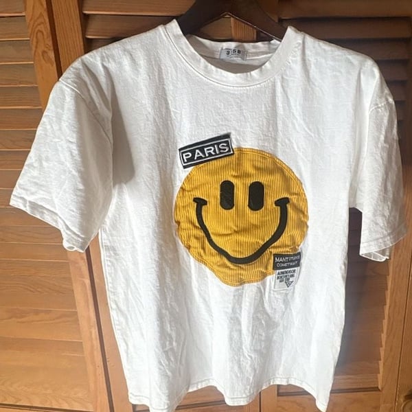 3158 Classic White Graphic T-Shirt with Paris Smiley Face Patch