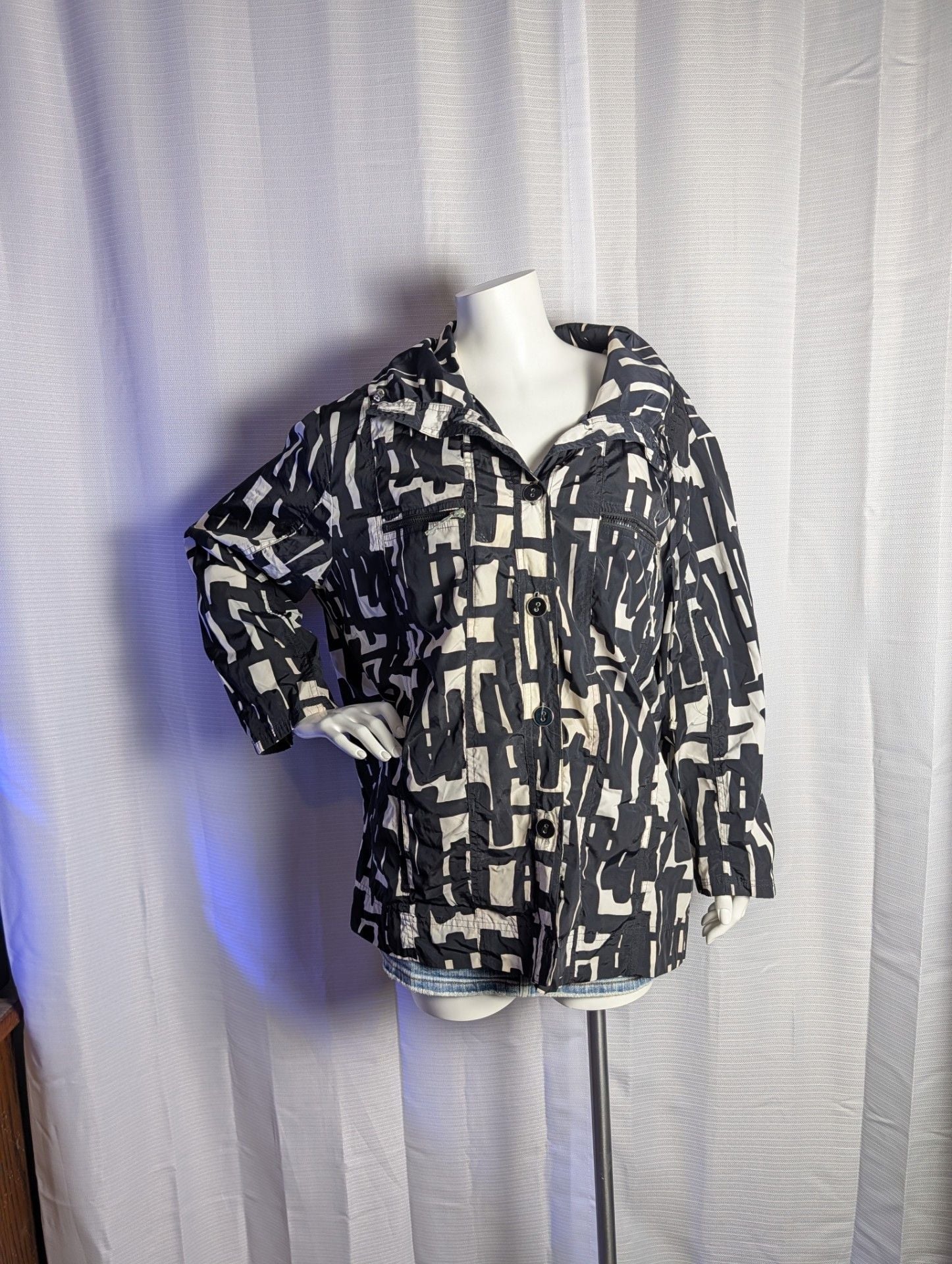 Tanjay Women's Black and White Abstract Print Lightweight Wind Jacket 2