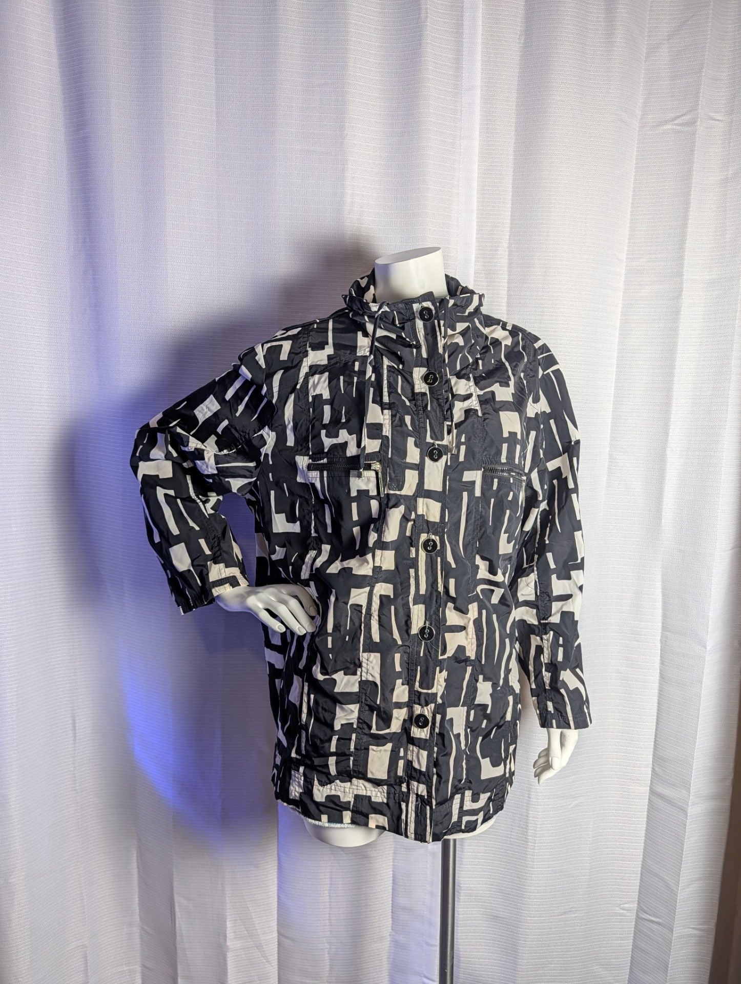 Tanjay Women's Black and White Abstract Print Lightweight Wind Jacket 3