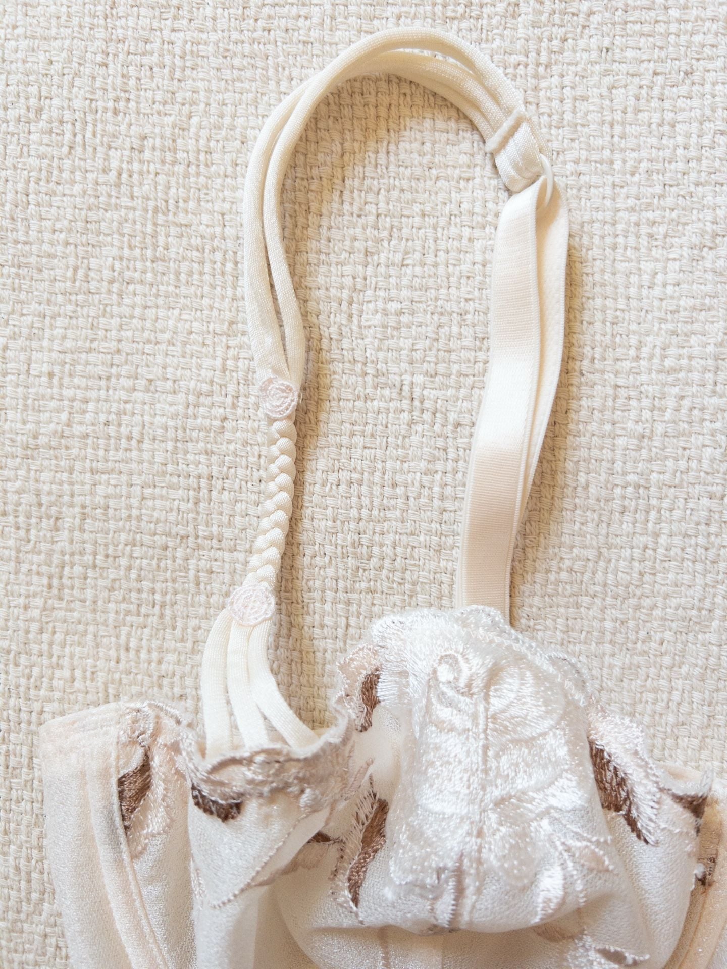 32C VTG 90s Felina Bridal Unlined Demi Bra in Coconut White Bow and Rosette Details on Woven Straps 3