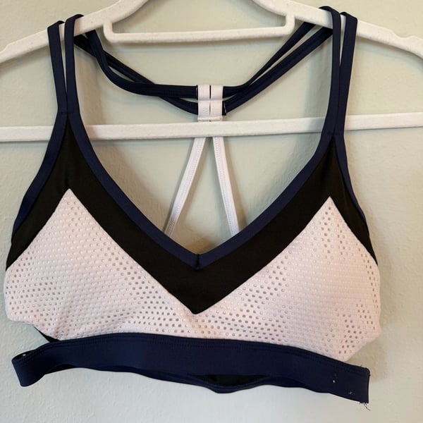 Saucony Women's Mesh Racerback Sports Bra, Black/White/Navy, Size M