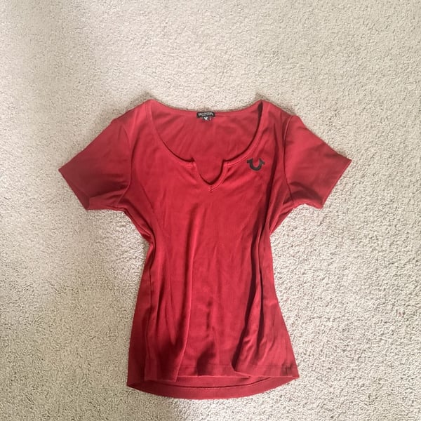 True Religion Women's Red Ribbed Short Sleeve V-Neck T-Shirt with Horseshoe Logo