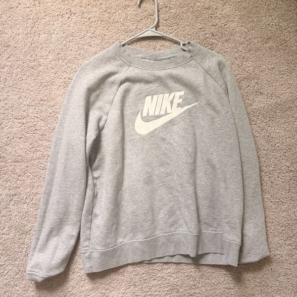 Nike Sportswear Essential Fleece Crewneck Sweatshirt Gray