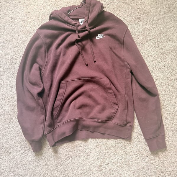 Nike Sportswear Club Fleece Pullover Hoodie in Maroon