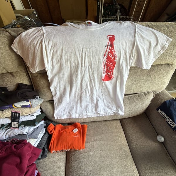 Vintage Fruit of the Loom Lofteez Coca-Cola Bottle Graphic T-Shirt