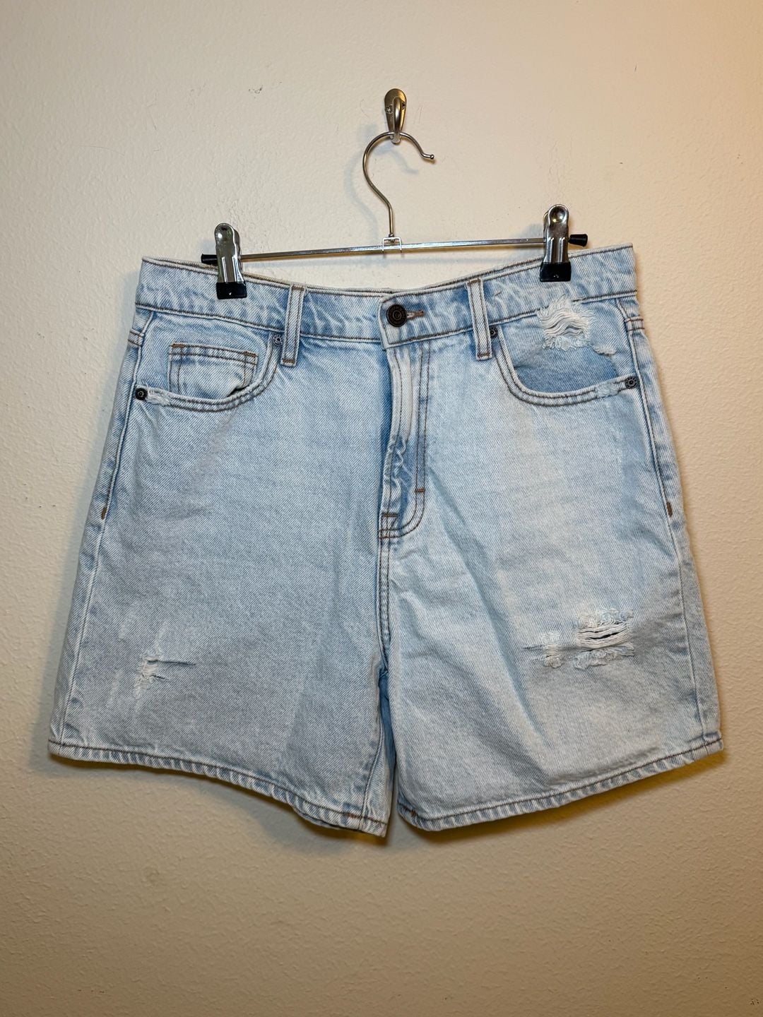 HIDDEN Los Angeles Women's Light Wash Distressed Denim Shorts 2