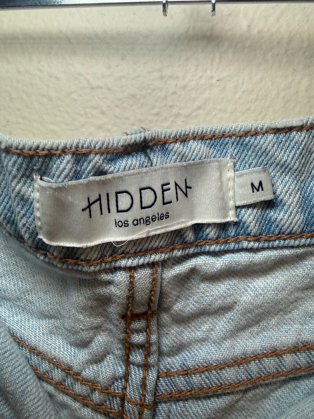 HIDDEN Los Angeles Women's Light Wash Distressed Denim Shorts 4