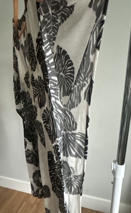 H&M Black and White Tropical Leaf Print V-Neck Kaftan Cover-Up 5