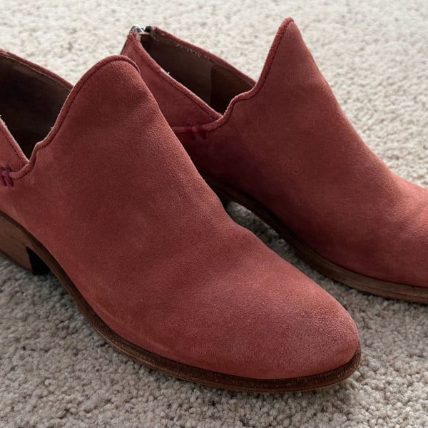 Frye Carson Shootie Suede Ankle Booties in Rosewood