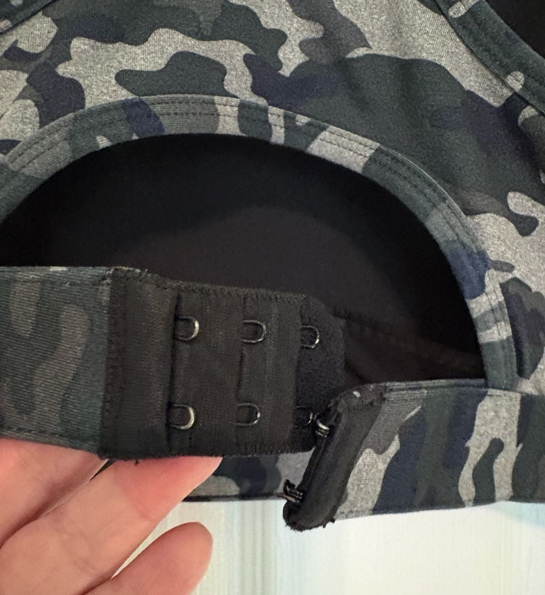 GUC Fabletics Camo Medium Impact Sports Bra w/ Hook & Eye Back Closure, L / XL 6