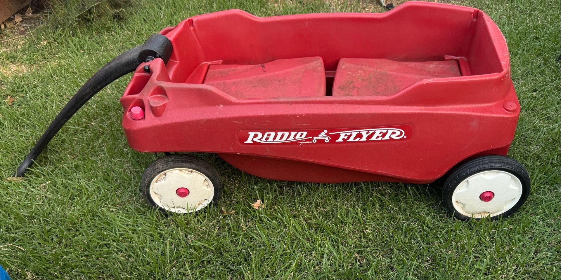Radio Flyer Pathfinder Wagon with Folding Seats 1