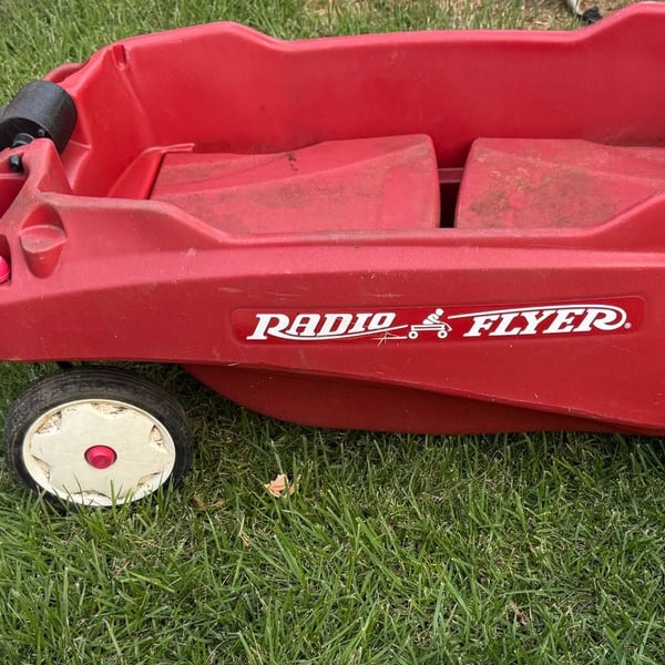 Radio Flyer Pathfinder Wagon with Folding Seats