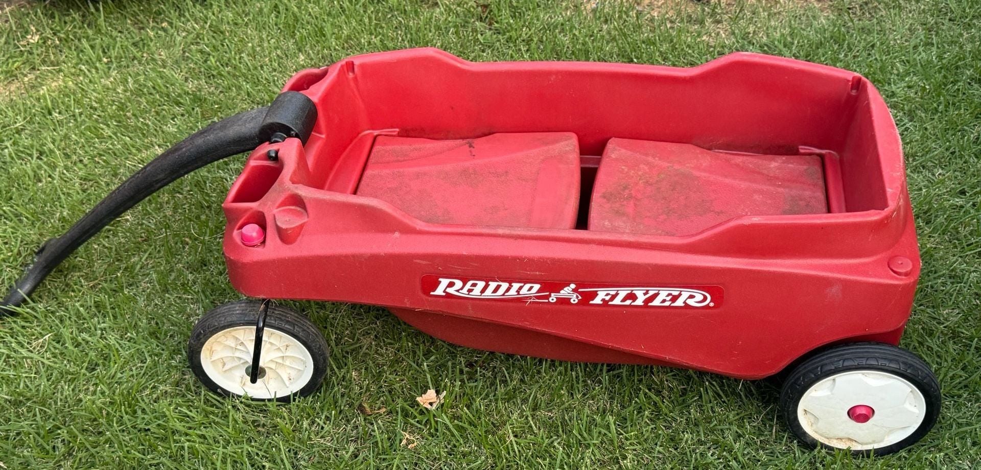 Radio Flyer Pathfinder Wagon with Folding Seats 2