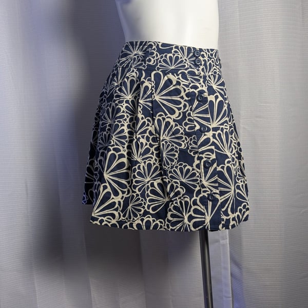 Boutique Forever 21 Navy and White Floral Print A-Line Button Front Mini Skirt