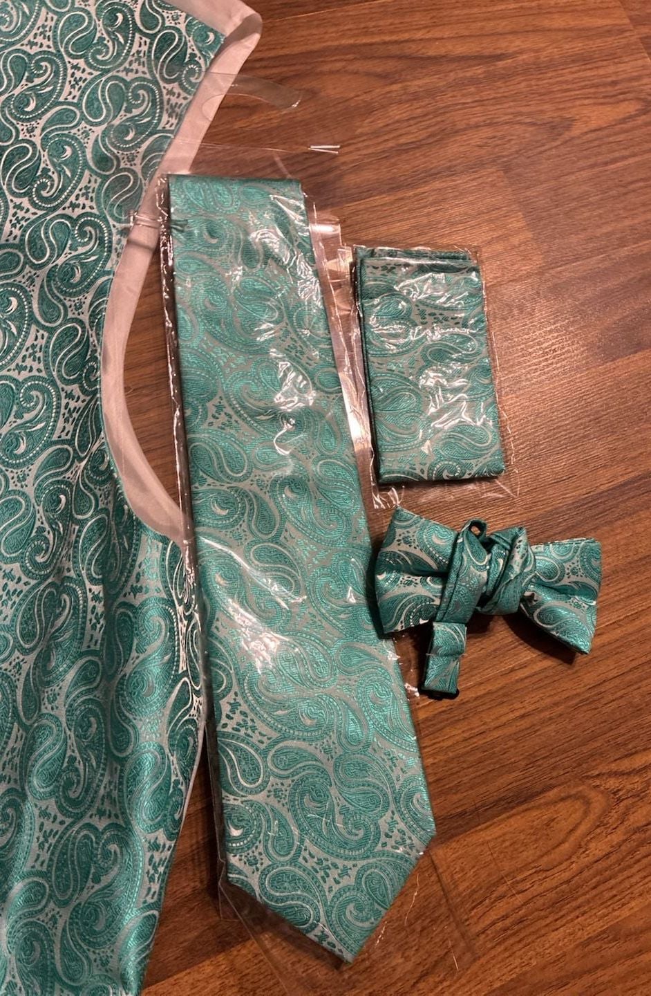 Vittorio Farina Italian Designer Men's Teal Paisley 4-Piece Vest Set 2