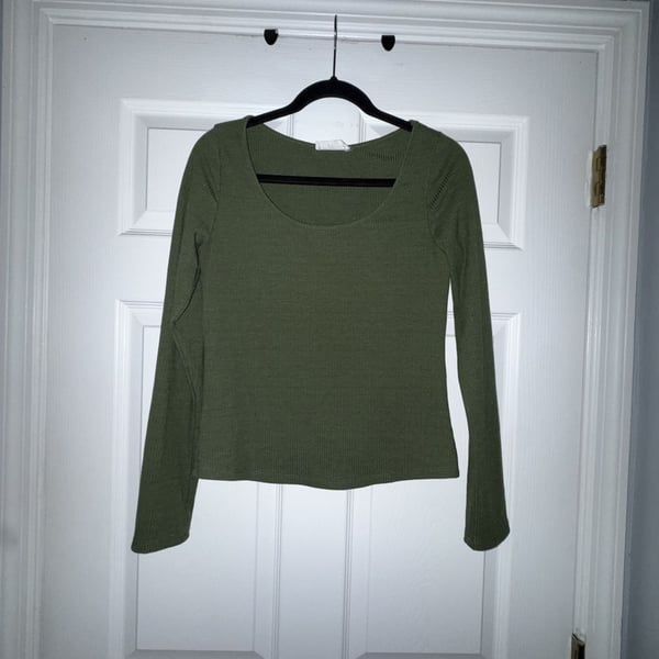 Carly Jean Los Angeles Olive Green Ribbed Long Sleeve Scoop Neck Top
