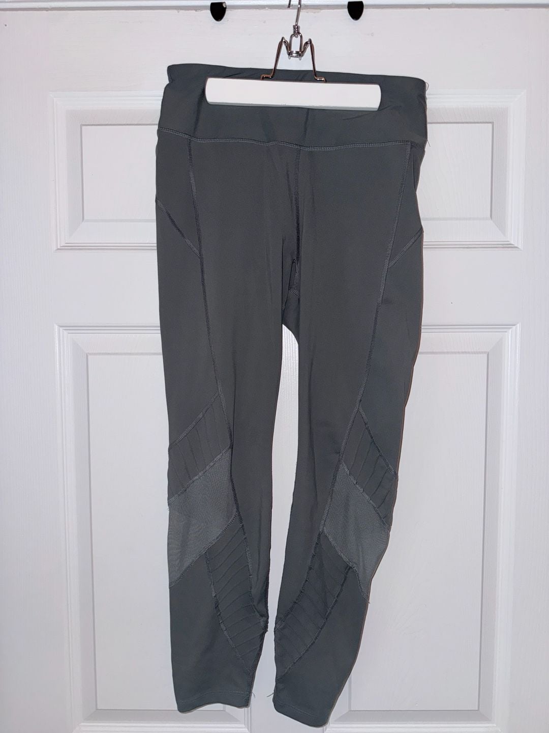 Avia athletic forest green leggings with mesh striping. Size M/L 1