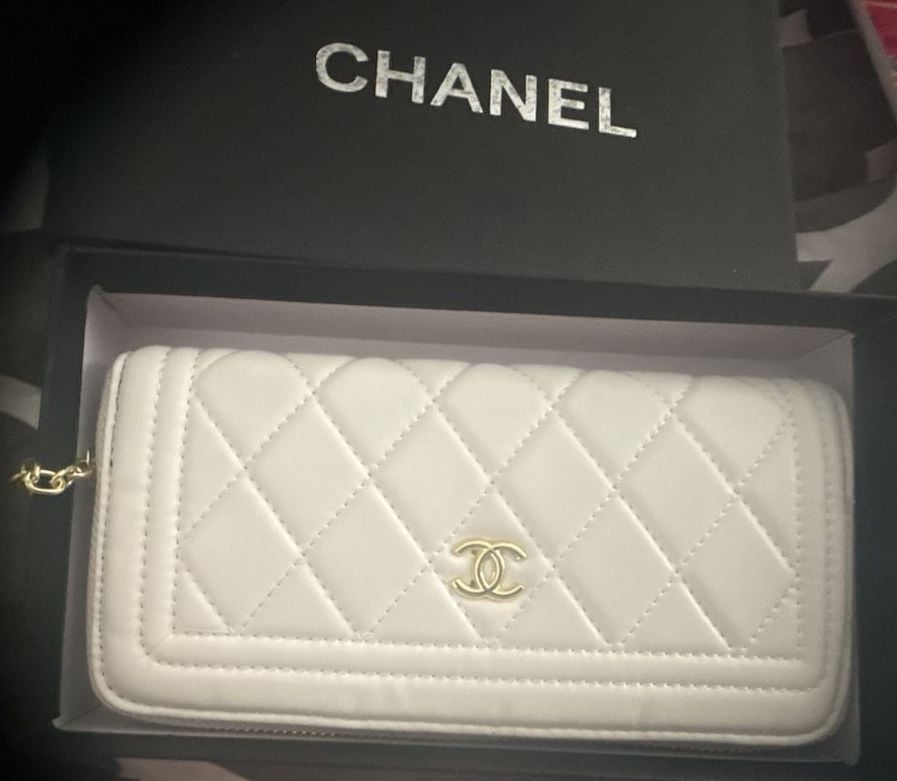 Chanel Quilted Zip-Around Long Wallet in White Leather with Gold Hardware 1