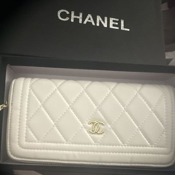 Chanel Quilted Zip-Around Long Wallet in White Leather with Gold Hardware