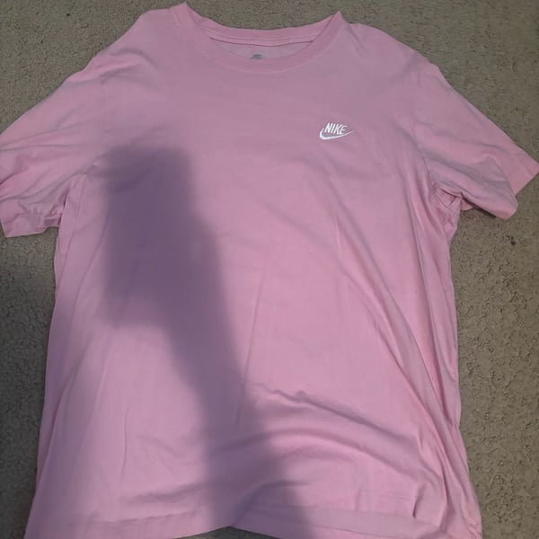 Nike Sportswear Club Embroidered Tee in Pink