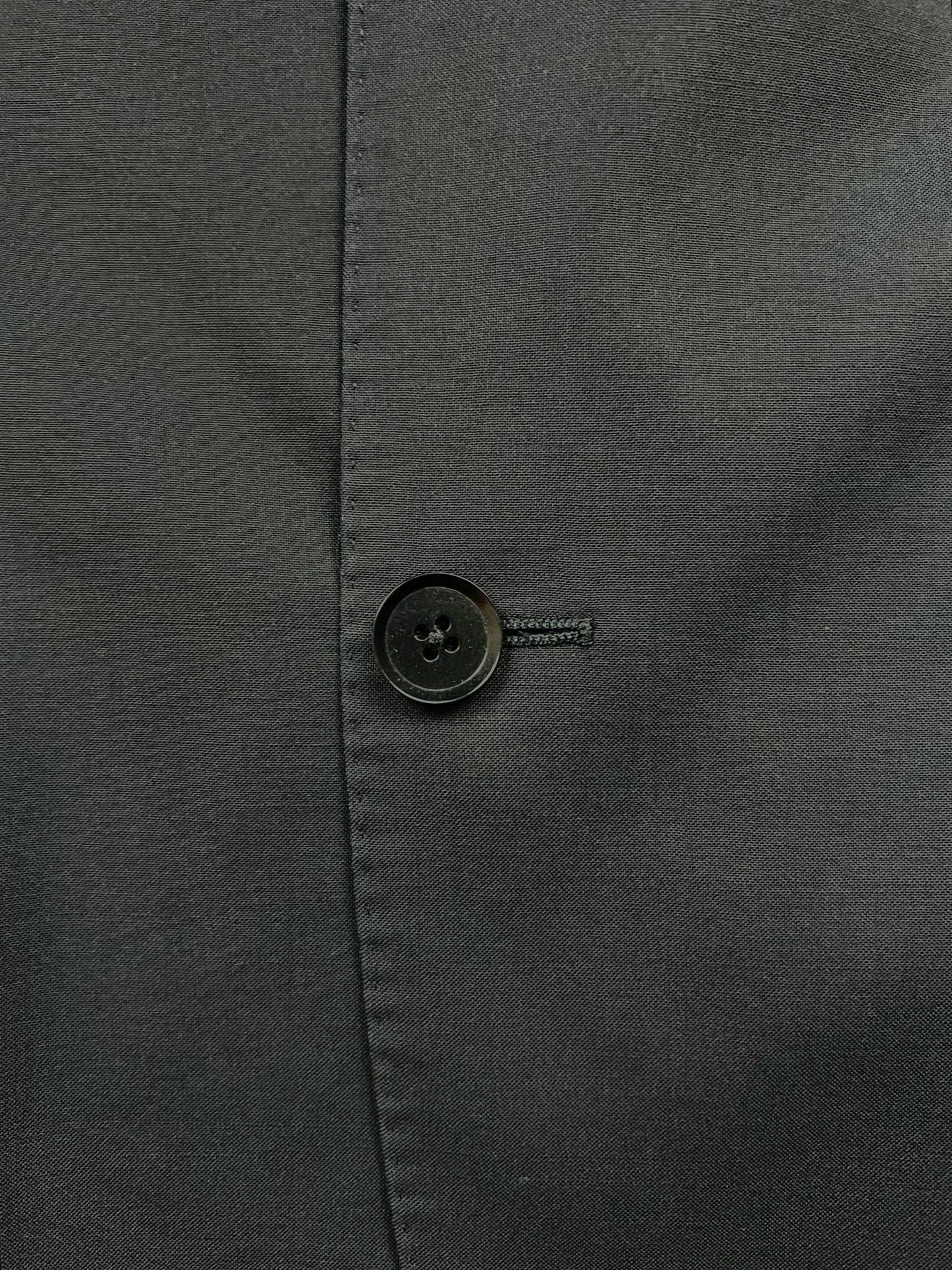Saks Fifth Avenue Made in Italy Wool Two-Button Black Blazer Est 42R see measurements 3