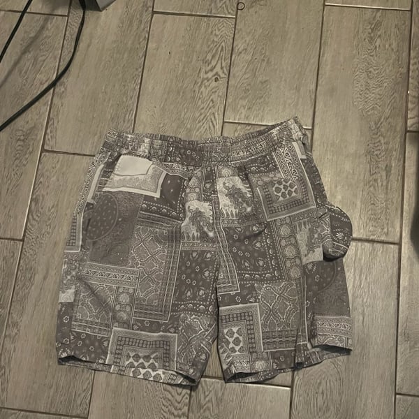SHEIN Men's Grey Paisley Bandana Print Casual Shorts