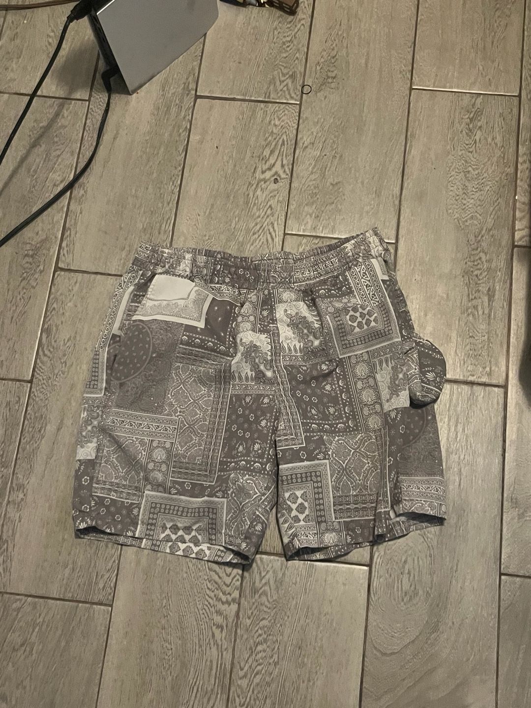 SHEIN Men's Grey Paisley Bandana Print Casual Shorts 2