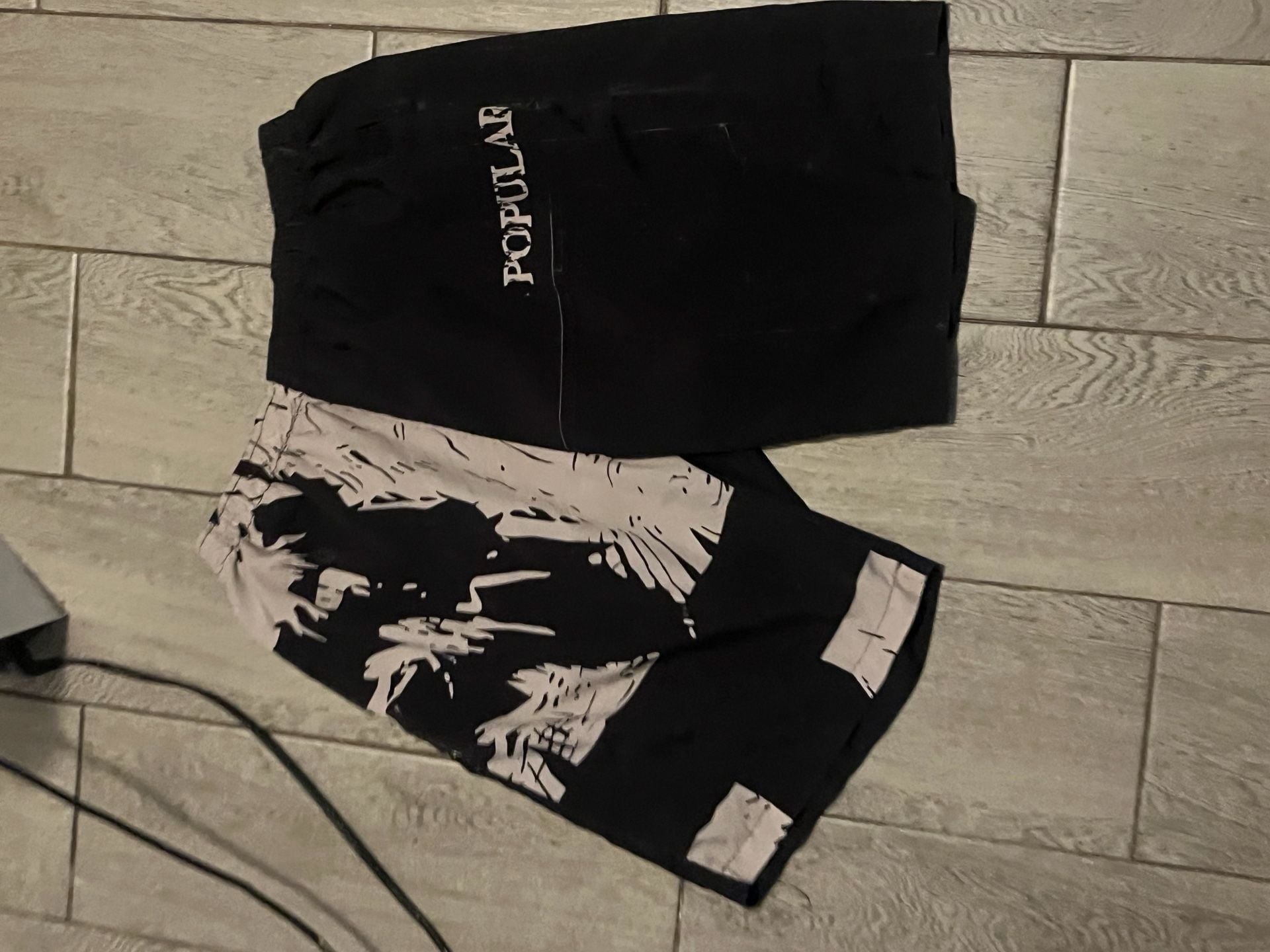 Popular Demand Half-Split Graphic Print Casual Shorts 1